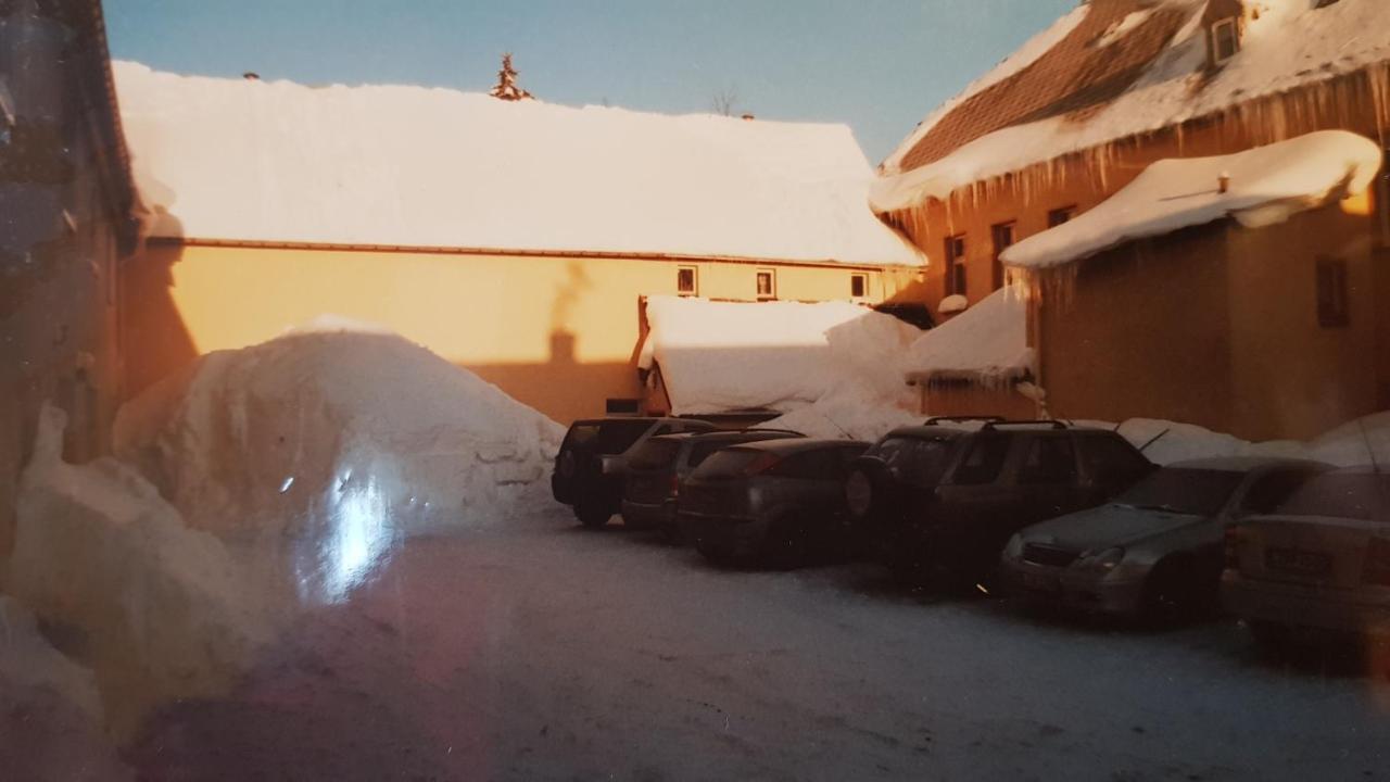 Pension & Gasthof Erbgericht Hoehenlage 850M Marienberg Eksteriør bilde